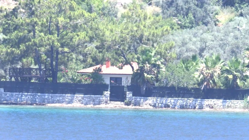 Ünlü Oyuncu Şahan Gökbakar’a Mahkemeden Büyük Şok! Kendi Elleriyle Tabelasını Asmıştı - Resim: 5