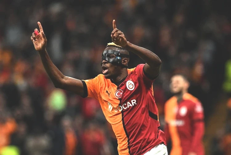 Galatasaray'ın Osimhen Transferi Yılan Hikayesine Döndü! 'Ölüm Tehditleri Alıyor' - Resim: 3