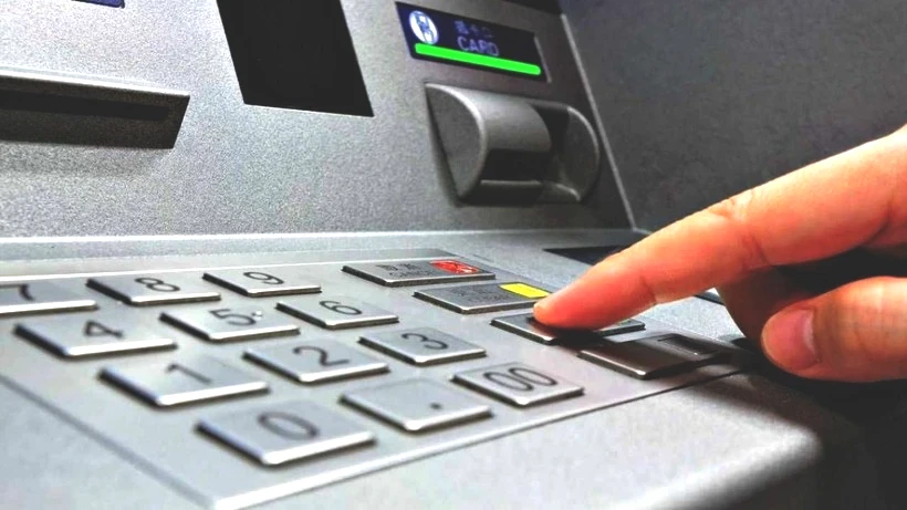 ATM’den Para Çekenler Dikkat: Yanlışlıkla Bu Tuşa Basınca Hesaptaki Para Sıfırlanıyor - Resim: 2